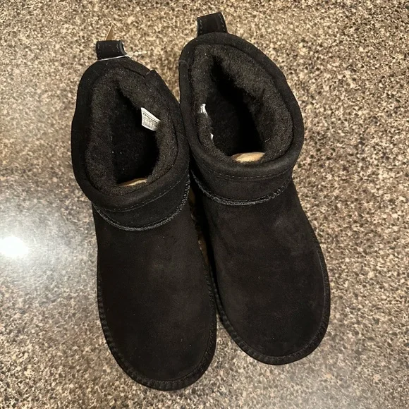 Bearpaw Women’s Shorty Suede Black Boots - Picture 8 of 13